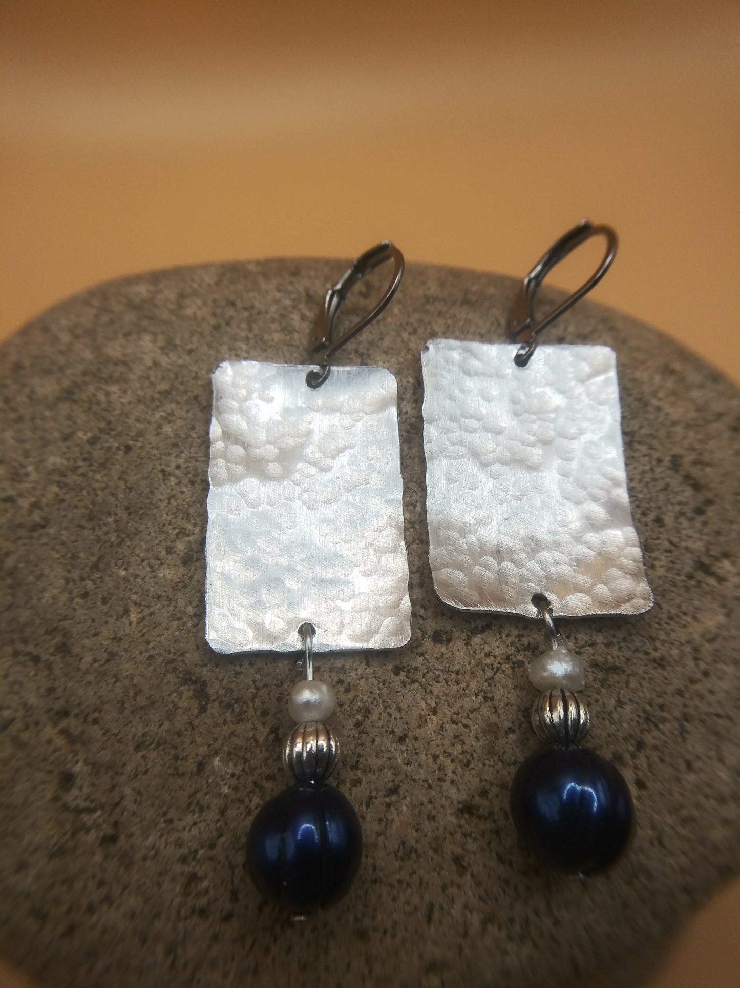 Dark Blue pearls earrings with drop