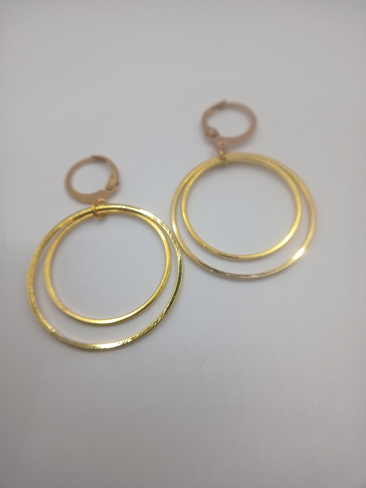 Double circles of gold earrings